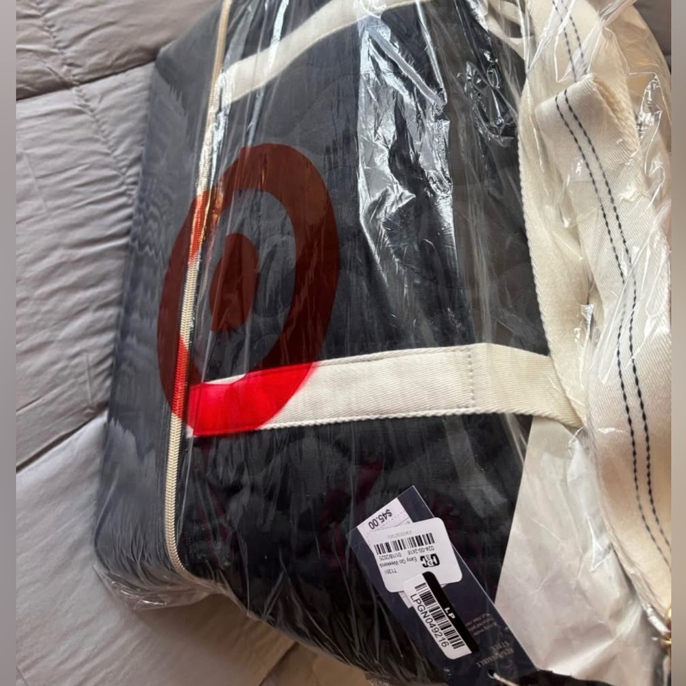 Easy go weekender bag from target ( universal thread)